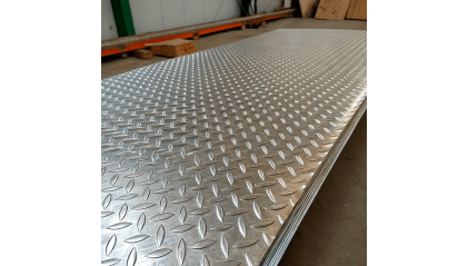 лист алюминиевый рифленый чечевица 1,5 мм АМц купить в Краснодаре