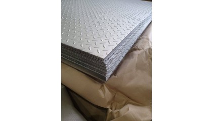 лист нержавеющий рифленый чечевица 1,5 мм 08Х17Т купить в Краснодаре