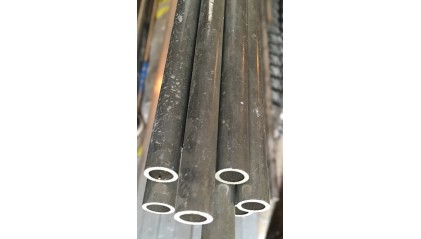 Трубу алюминиевую прессованную 90x10 мм А7 купить в Краснодаре