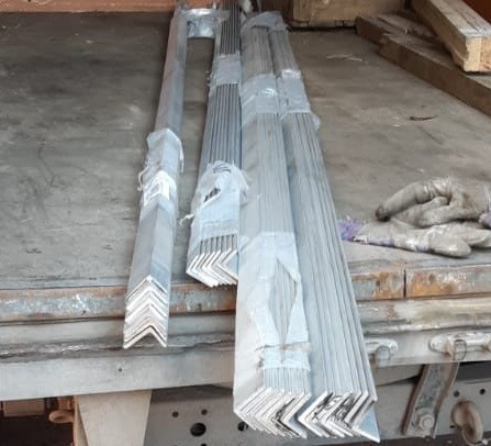 Уголок алюминиевый равнополочный 20x20х1 мм Д16Т ГОСТ 13737-90 фото